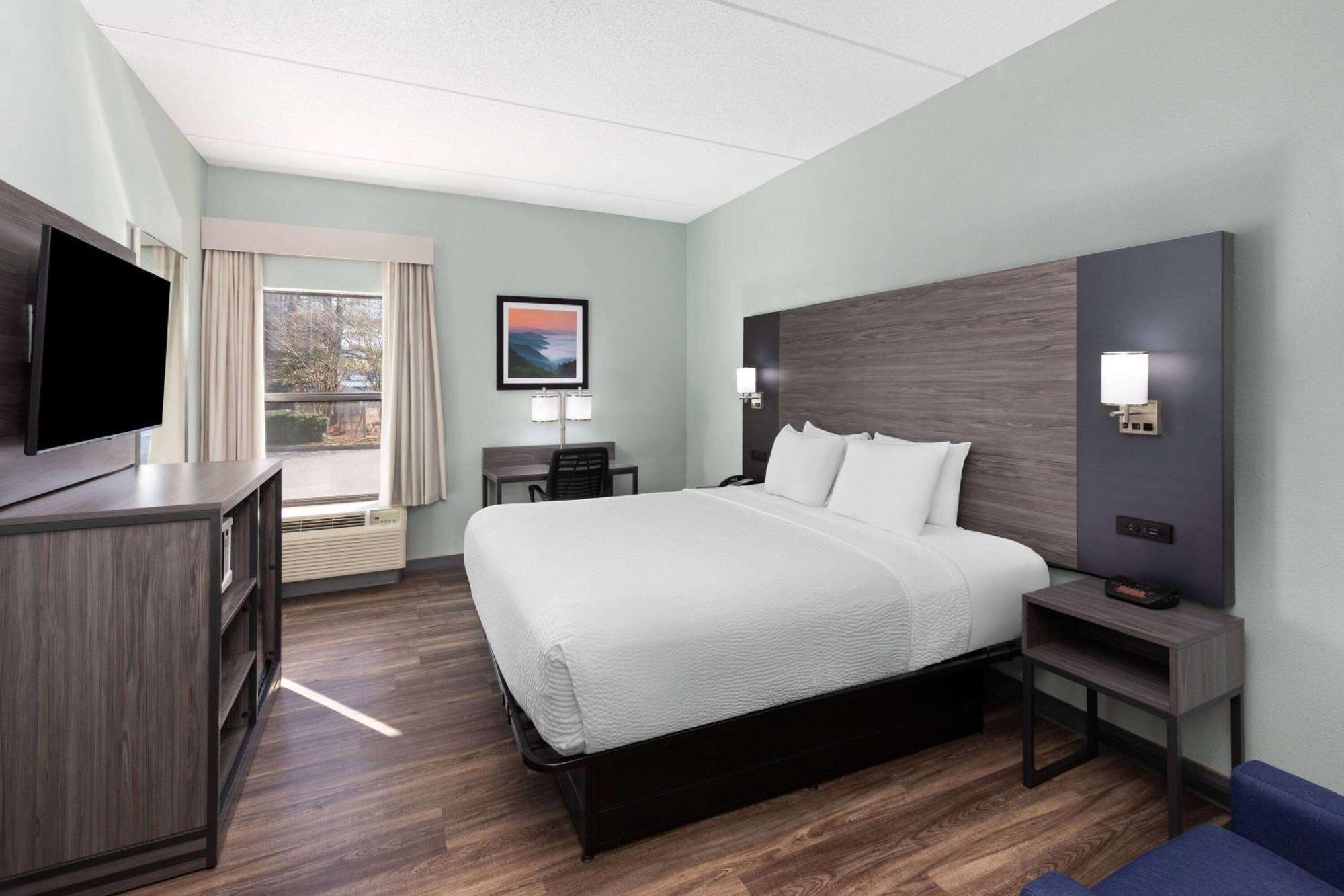 Baymont By Wyndham Creedmoor Hotel Exterior foto