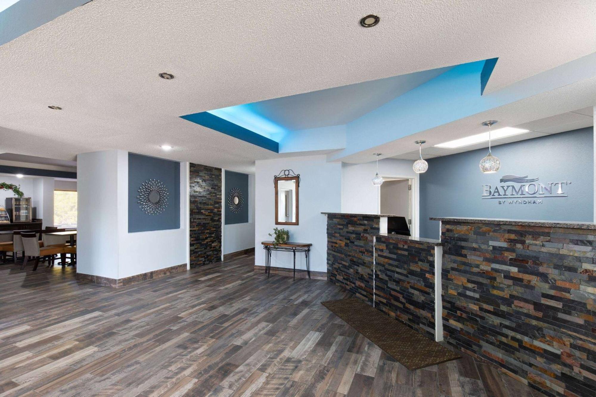 Baymont By Wyndham Creedmoor Hotel Exterior foto