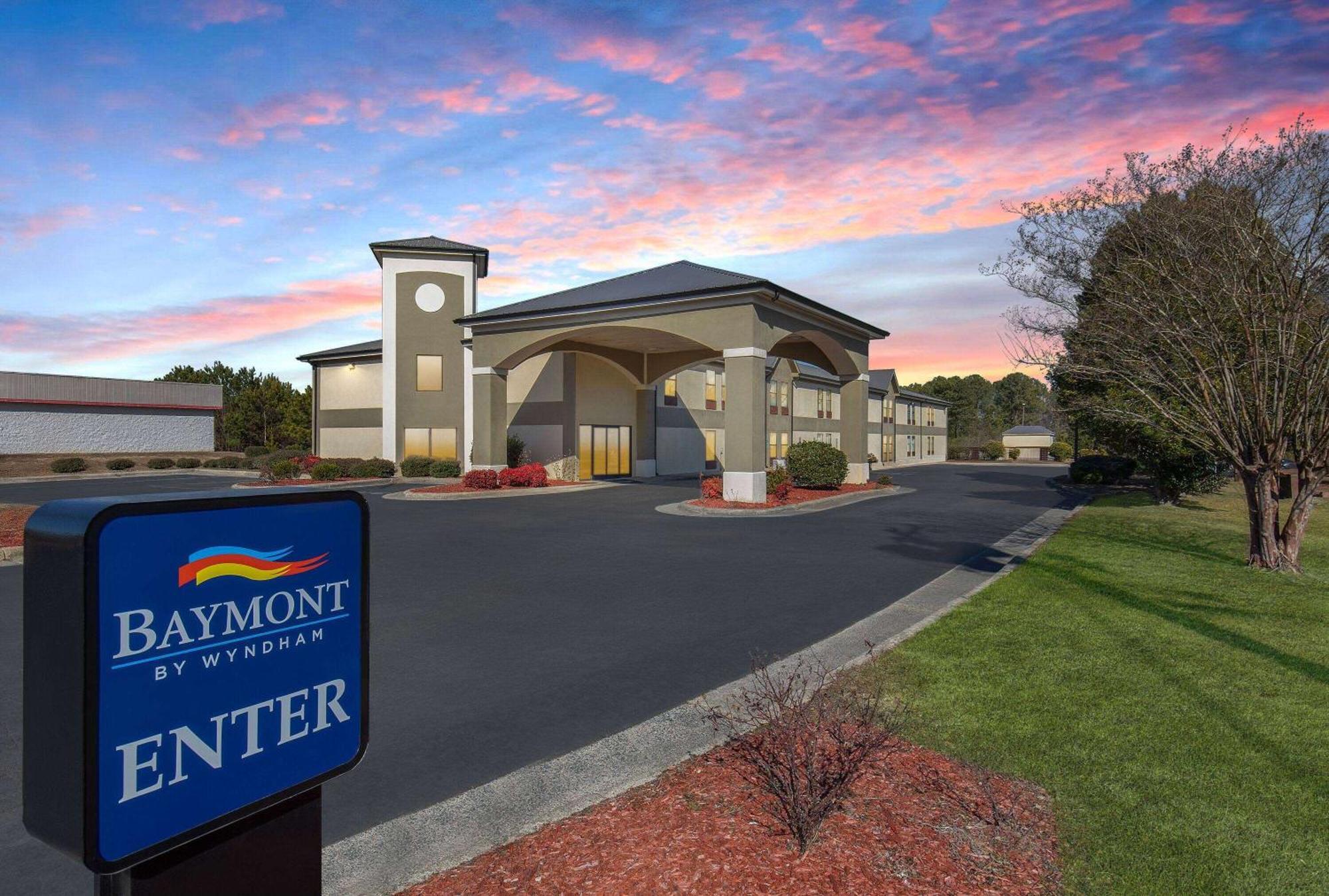 Baymont By Wyndham Creedmoor Hotel Exterior foto