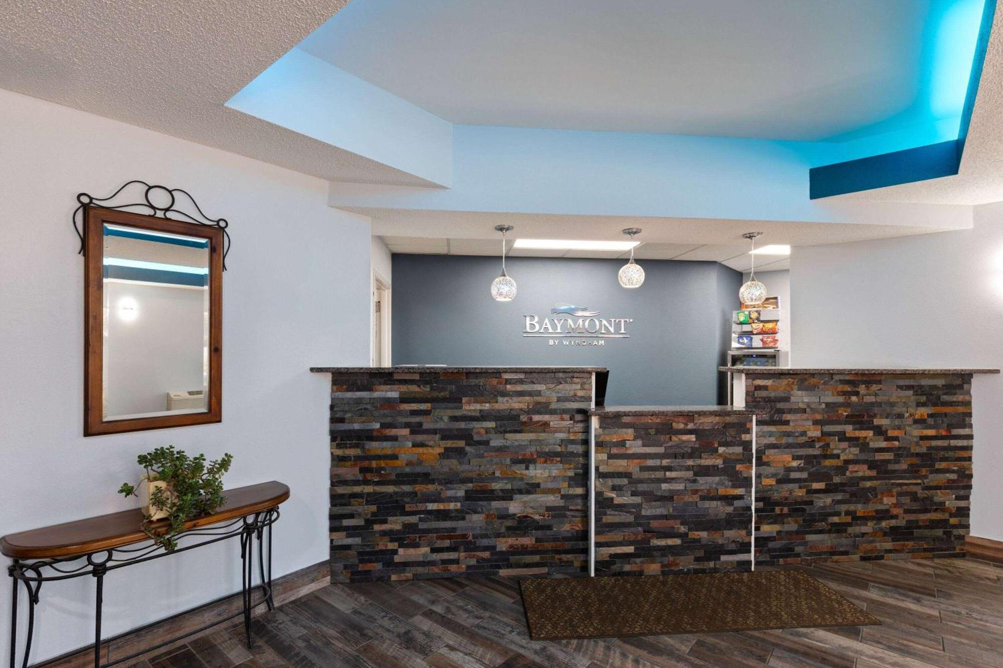 Baymont By Wyndham Creedmoor Hotel Exterior foto