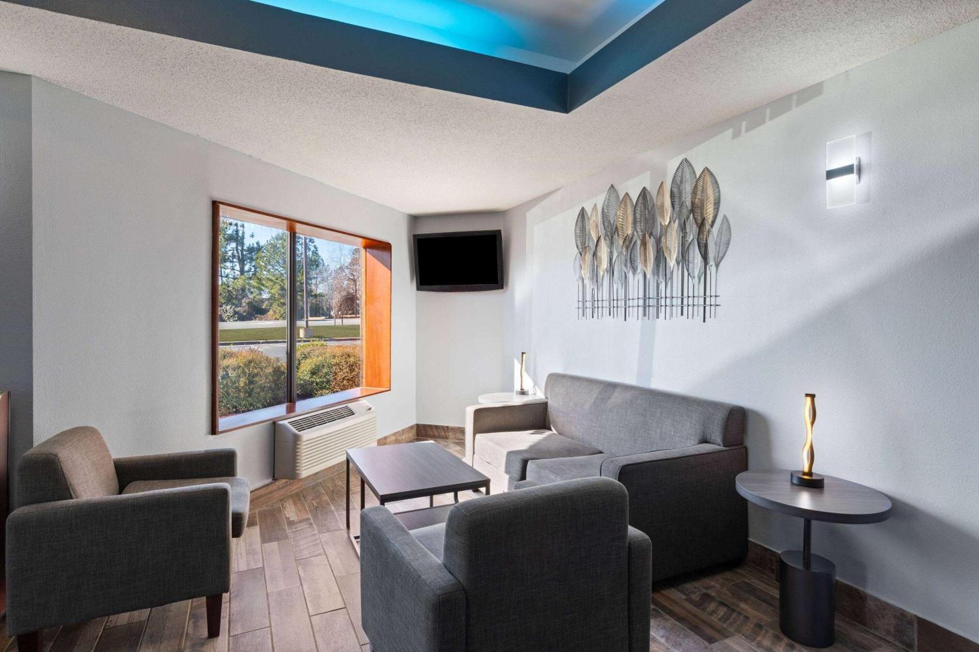 Baymont By Wyndham Creedmoor Hotel Exterior foto